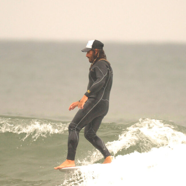 Cursos y clases de longboard en Somo