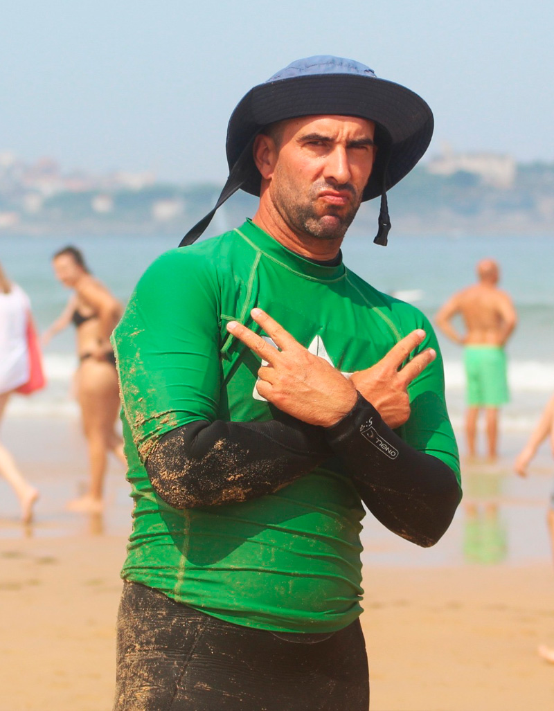 Monitores koa escuela de surf. Ander